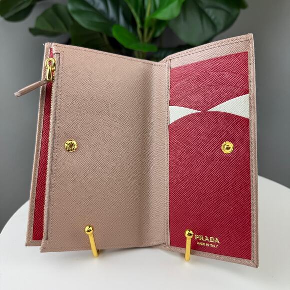 B135💎✨Authentic Prada Beige Saffiano Leather Wallet - Picture 7 of 8